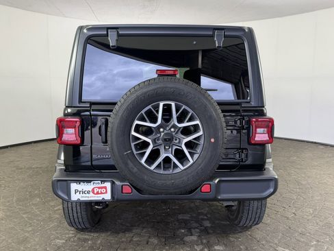 Used 2025 Jeep Wrangler Unlimited Sahara AWD/4WD image 6