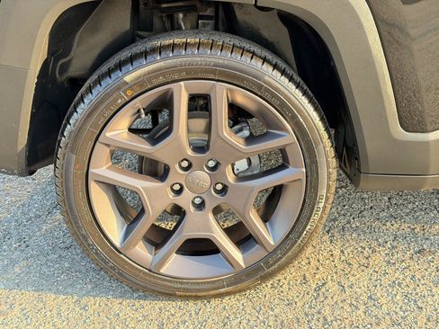 Used 2021 Jeep Renegade Latitude AWD/4WD image 82