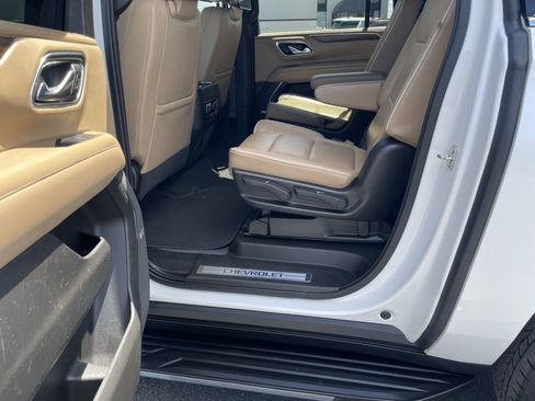 Used 2021 Chevrolet Suburban Premier w/ Premium Package AWD/4WD image 25