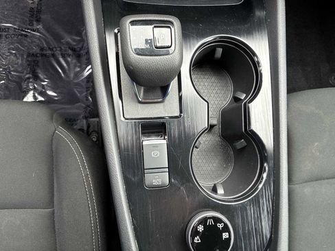 Used 2024 Nissan Rogue S AWD/4WD image 19