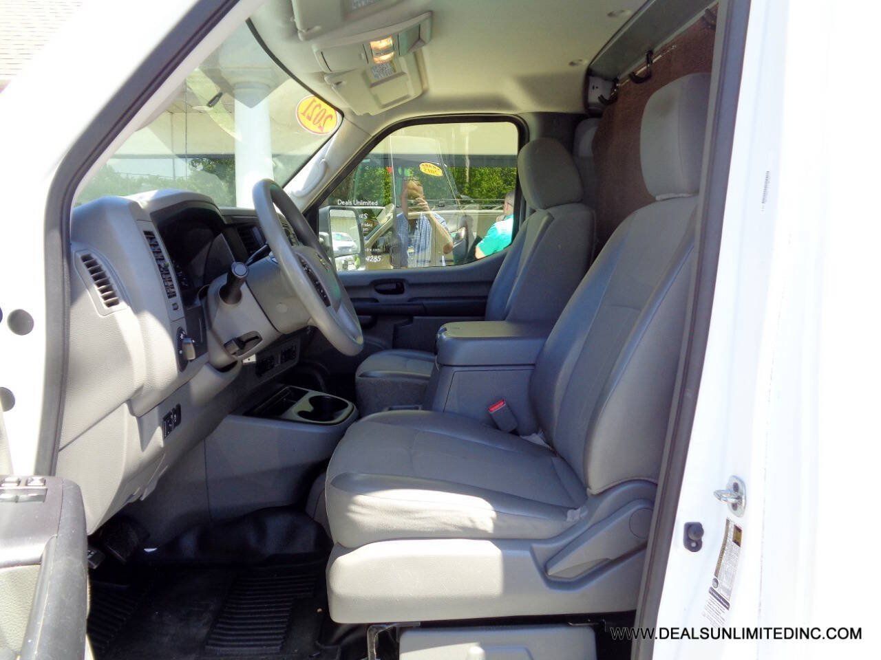 Used 2021 Nissan NV 3500 SV RWD image 8
