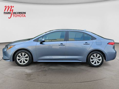Used 2025 Toyota Corolla LE FWD image 15