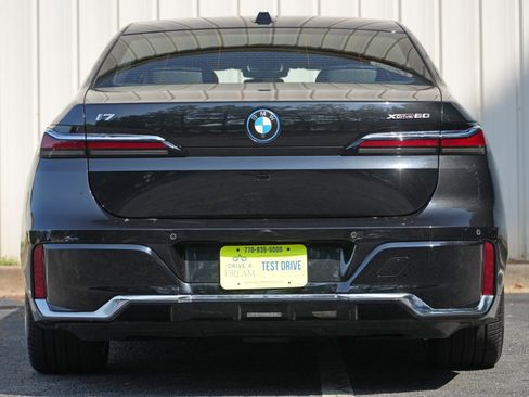 Used 2023 BMW i7 xDrive60 w/ Executive Package 2 AWD/4WD image 11