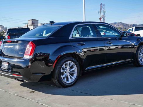Used 2021 Chrysler 300 Touring image 9