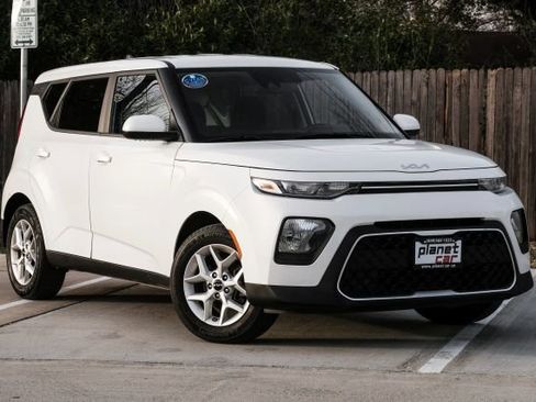 Used 2022 Kia Soul LX w/ Technology Package image 7