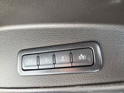 Used 2017 GMC Yukon SLT w/ Premium Edition AWD/4WD image 44