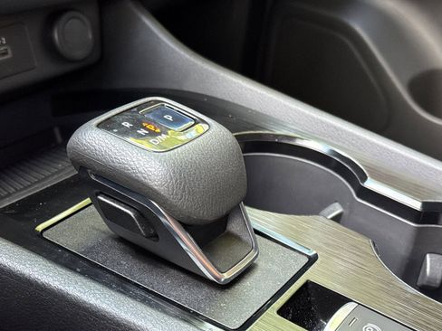 Certified 2022 Nissan Rogue SV image 24