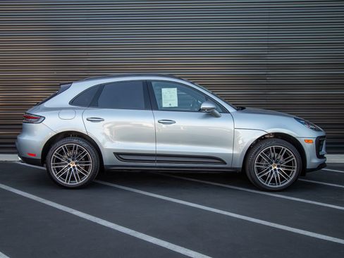 Certified 2026 Porsche Macan AWD/4WD image 8
