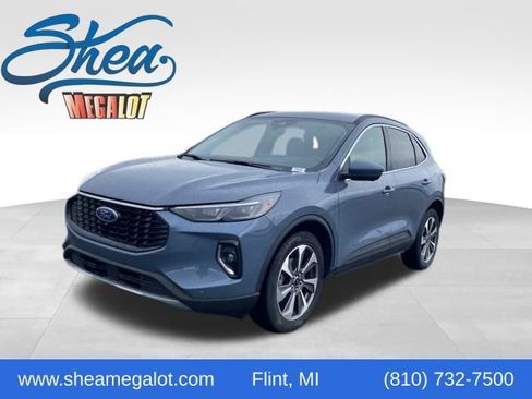 Used 2023 Ford Escape Platinum image 1