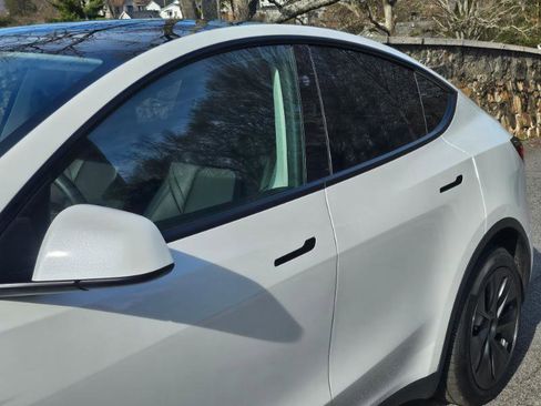 Used 2025 Tesla Model Y Long Range image 22