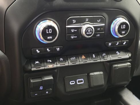 Used 2020 GMC Sierra 1500 AT4 w/ AT4 Premium Package AWD/4WD image 41