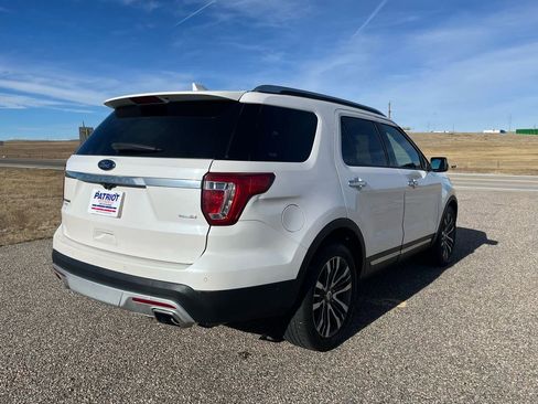 Used 2017 Ford Explorer Platinum image 5