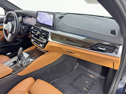 Used 2022 BMW 530e w/ Premium Package image 14