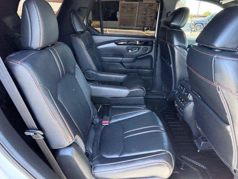 Used 2025 Honda Pilot TrailSport image 13