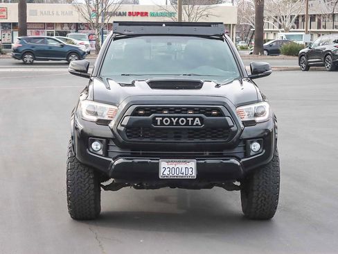Used 2017 Toyota Tacoma TRD Sport image 6