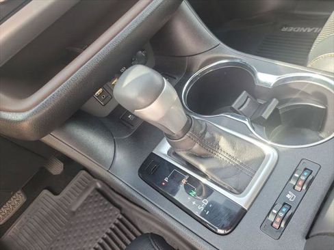 Certified 2019 Toyota Highlander Limited AWD/4WD image 21