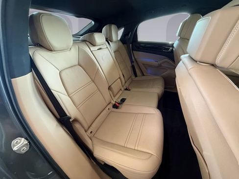 Used 2021 Porsche Cayenne Coupe image 18
