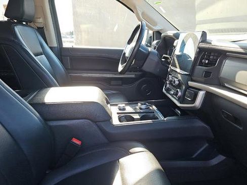 Used 2024 Ford Expedition Max XLT image 8