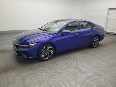 Used 2025 Hyundai Elantra SEL FWD image 2