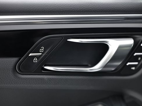 New 2026 Porsche Macan Turbo image 19