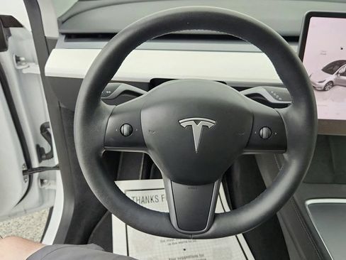 Used 2023 Tesla Model Y AWD image 12