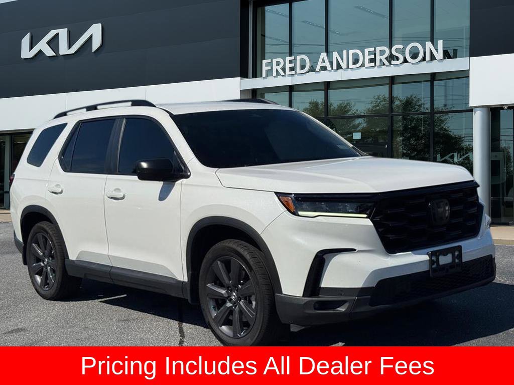Used 2025 Honda Pilot Sport image 1