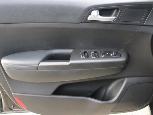 Used 2020 Kia Sportage LX image 9