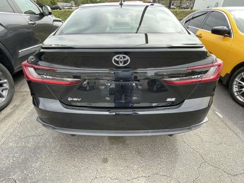 Used 2025 Toyota Camry SE image 9