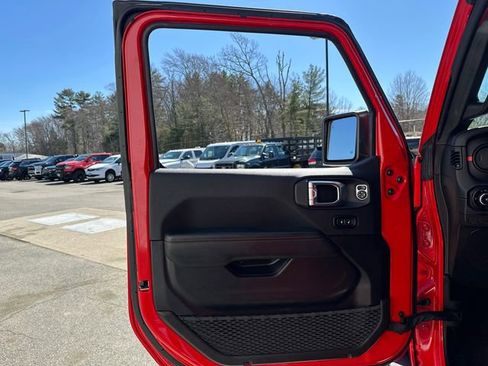 Used 2025 Jeep Wrangler Unlimited Rubicon AWD/4WD image 15