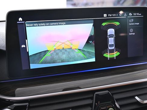 Used 2022 BMW 530i xDrive w/ Premium Package AWD/4WD image 15