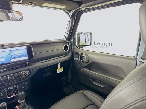 New 2025 Jeep Gladiator Sport image 22
