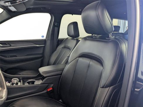 Used 2025 Jeep Grand Cherokee L Limited w/ Luxury Tech Group II image 11