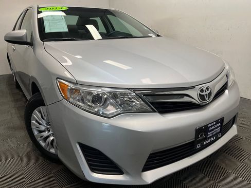 Used 2014 Toyota Camry LE FWD image 1