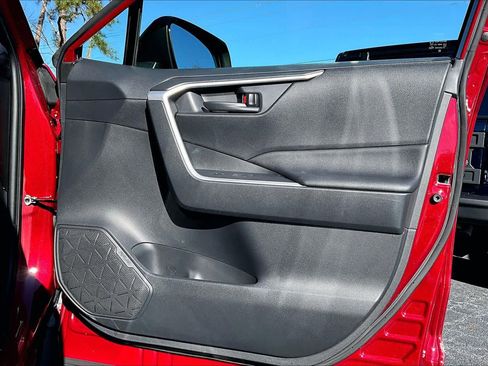 Used 2023 Toyota RAV4 LE image 22