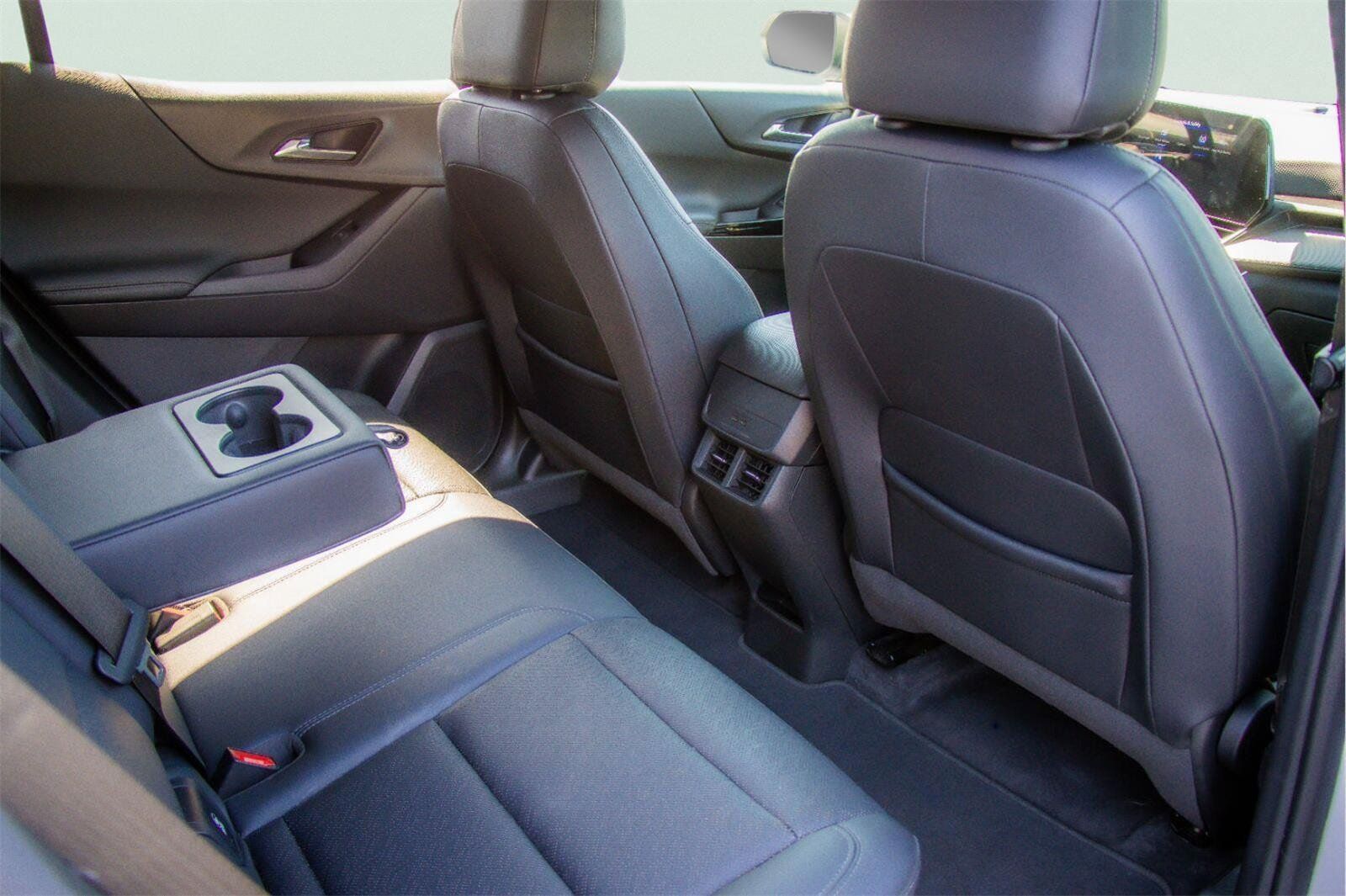 Used 2025 Chevrolet Equinox LT w/ Convenience Package II FWD image 8