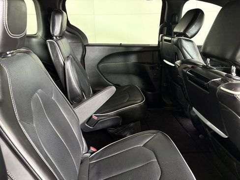 Used 2018 Chrysler Pacifica Limited w/ Advanced Safetytec Group image 14