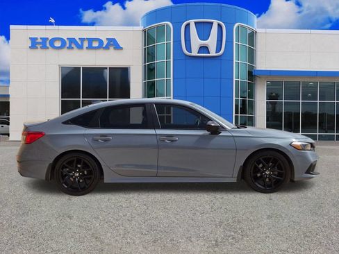 Used 2022 Honda Civic Sport image 2