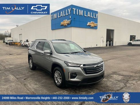 Used 2023 Chevrolet Traverse LT image 1