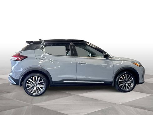 Used 2023 Nissan Kicks SR w/ SR Premium Package FWD image 9