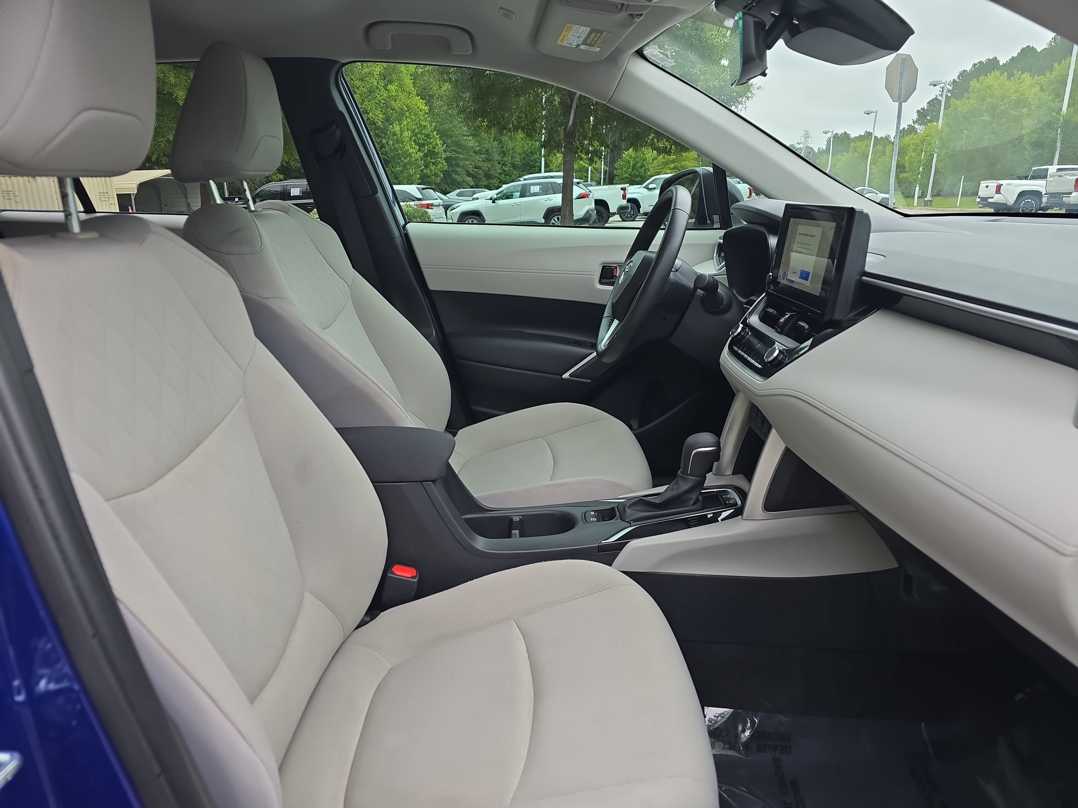 Used 2025 Toyota Corolla Cross LE FWD image 10