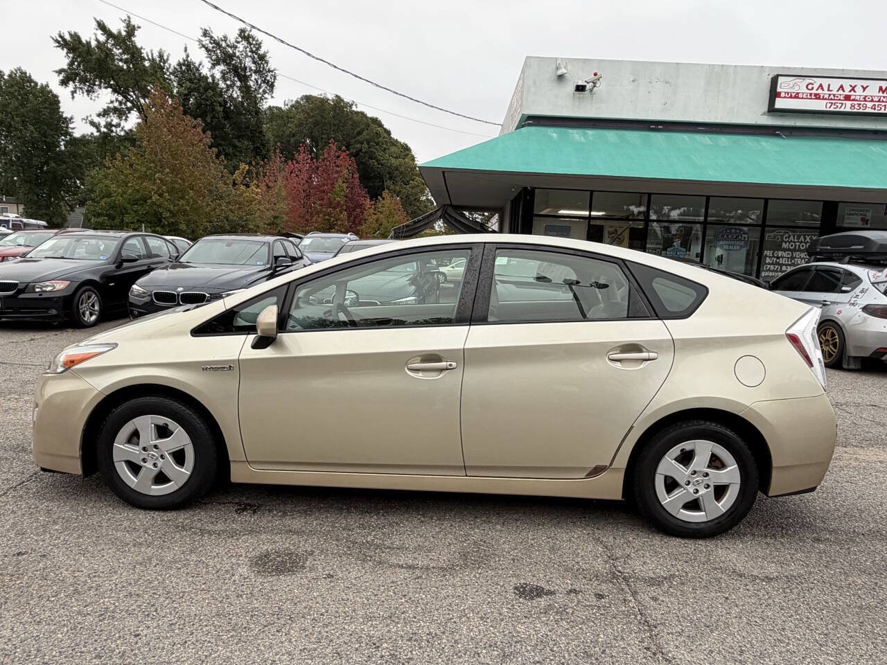 Used 2011 Toyota Prius Three w/ Navigation Pkg FWD image 2