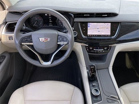 Used 2023 Cadillac XT6 Premium Luxury w/ Technology Package image 11