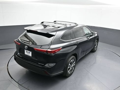 Certified 2020 Toyota Highlander XLE AWD/4WD image 40