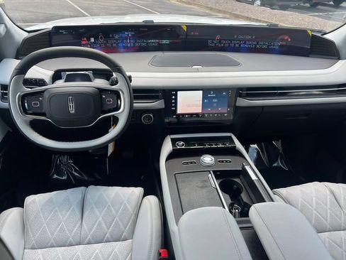 New 2027 Lincoln Navigator L Black Label AWD/4WD image 17