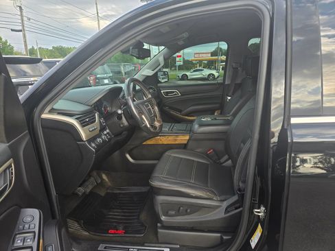 Used 2017 GMC Yukon Denali AWD/4WD image 7