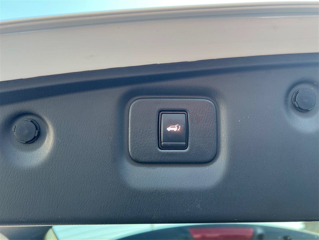 Used 2020 Nissan Pathfinder SL AWD/4WD image 24