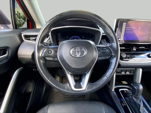 Used 2023 Toyota Corolla Cross XLE FWD image 6