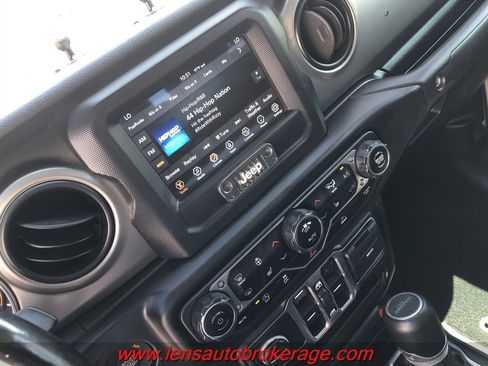Used 2020 Jeep Gladiator Sport w/ Quick Order Package 24S AWD/4WD image 14