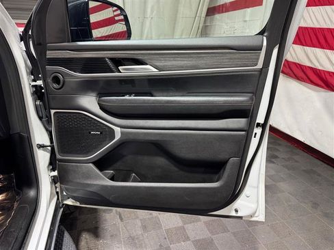 Used 2024 Jeep Wagoneer L Series II w/ Flexible Seating Group image 14