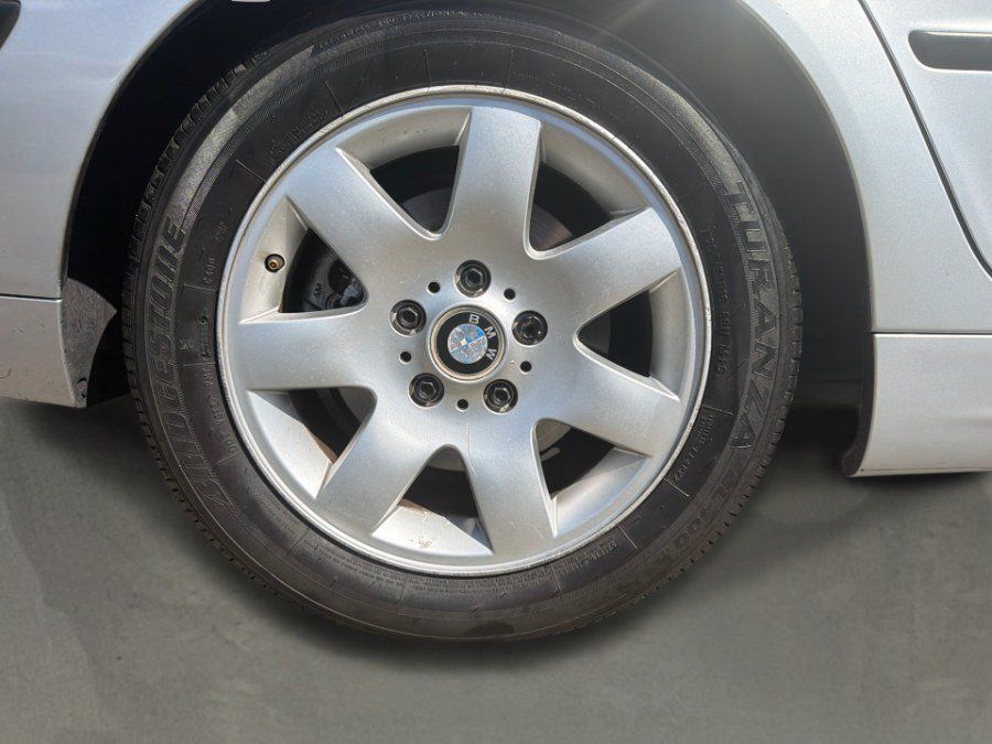 Used 2004 BMW 325i Wagon RWD image 24
